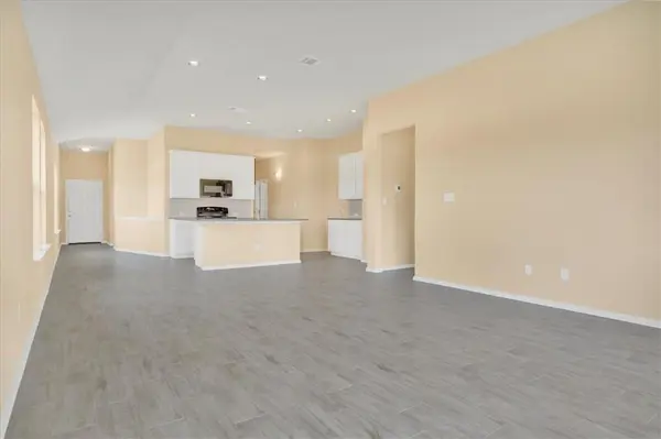 100 Four Star DR, Elgin, TX 78621