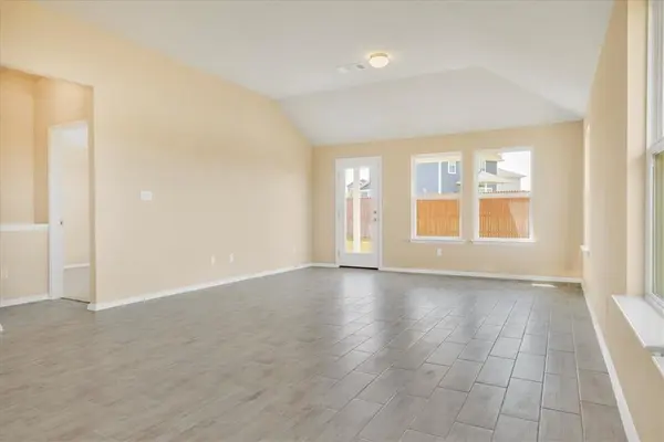 100 Four Star DR, Elgin, TX 78621