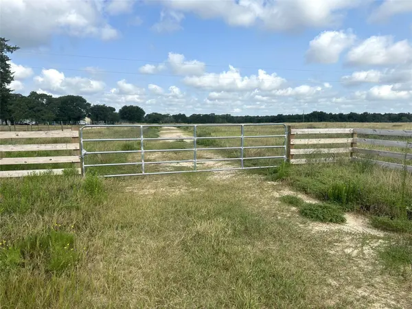 8345 Farm To Market 2145, La Grange, TX 78945