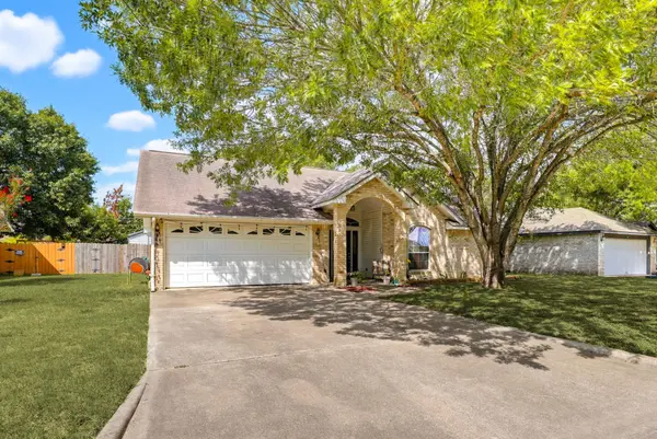 1001 Travis ST, Lockhart, TX 78644