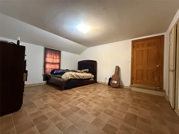 231 E Live Oak ST #B, La Grange, TX 78945