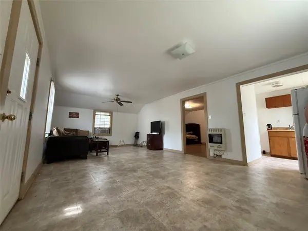 231 E Live Oak ST #B, La Grange, TX 78945