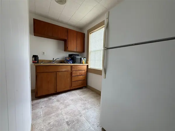 231 E Live Oak ST #B, La Grange, TX 78945