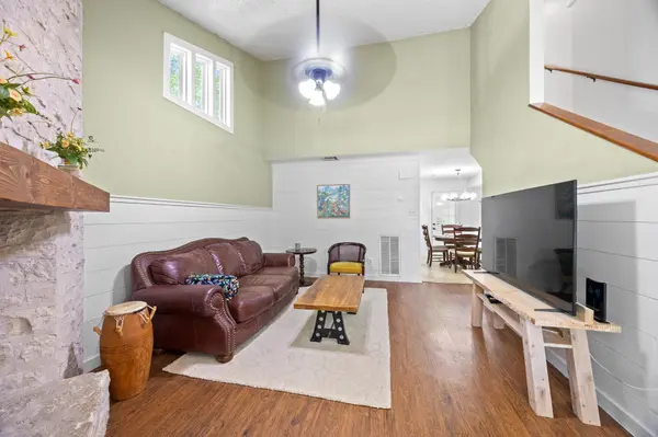 1910 Mirabeau ST, Austin, TX 78727