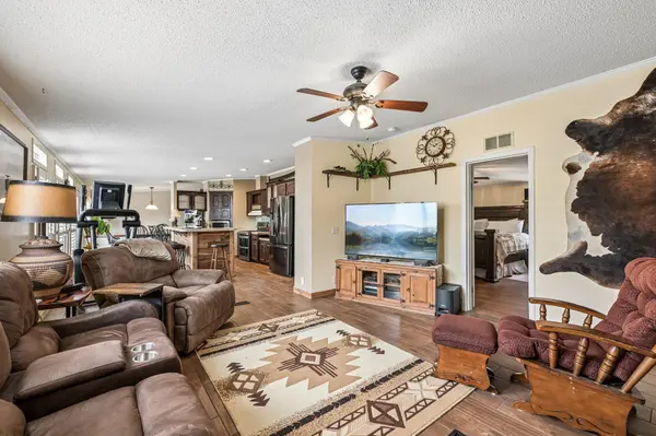 541 Hidden Oaks DR, Elgin, TX 78621