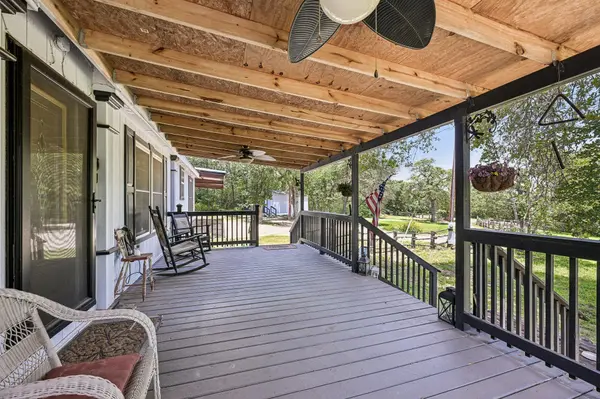 541 Hidden Oaks DR, Elgin, TX 78621