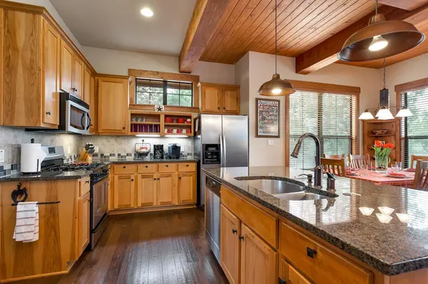 7412 Calming CT, Jonestown, TX 78645