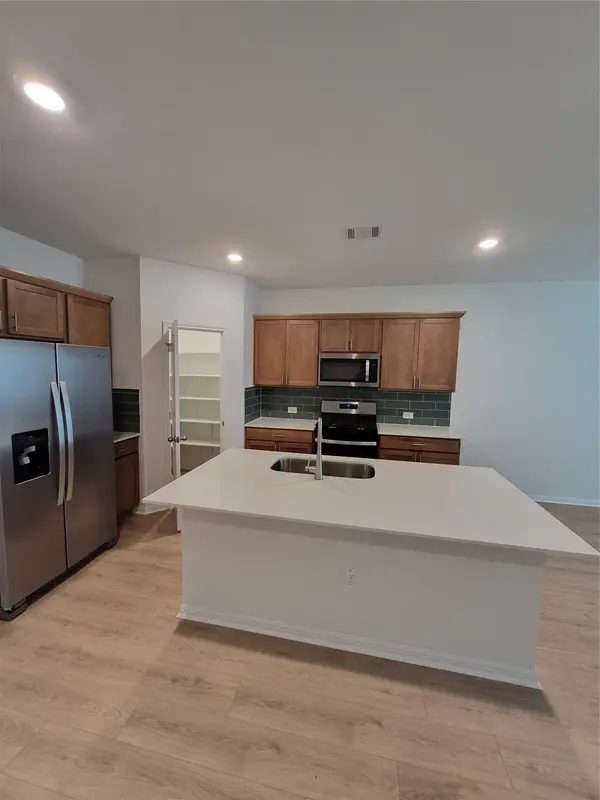1816 Dandy Brush DR, Leander, TX 78641