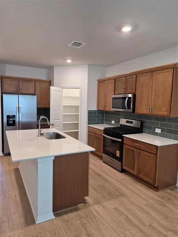 1816 Dandy Brush DR, Leander, TX 78641