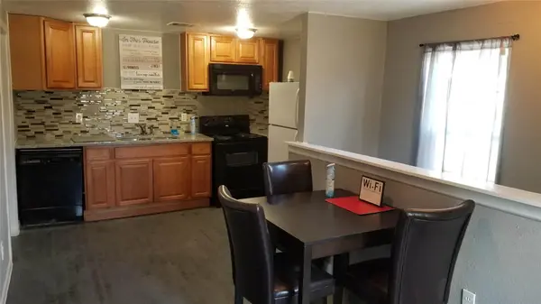 409 S Main ST, Taylor, TX 76574