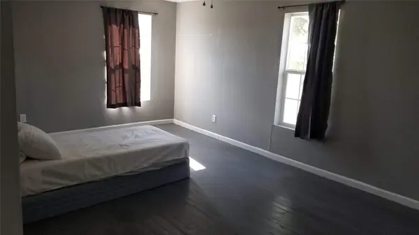 409 S Main ST, Taylor, TX 76574