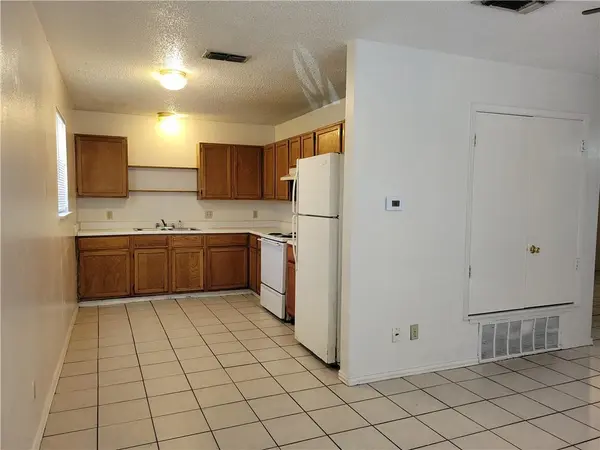 1609 Jones ST #A, Taylor, TX 76574
