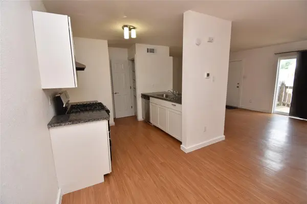 300 E Croslin ST #114, Austin, TX 78752