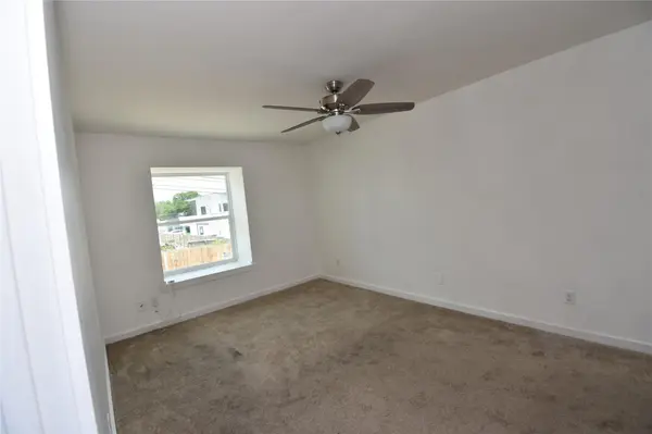 300 E Croslin ST #114, Austin, TX 78752