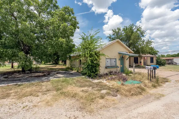 305 E Main ST, Florence, TX 76527
