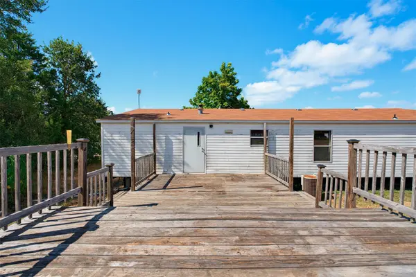 114 Pleasant Grove LOOP, Elgin, TX 78621