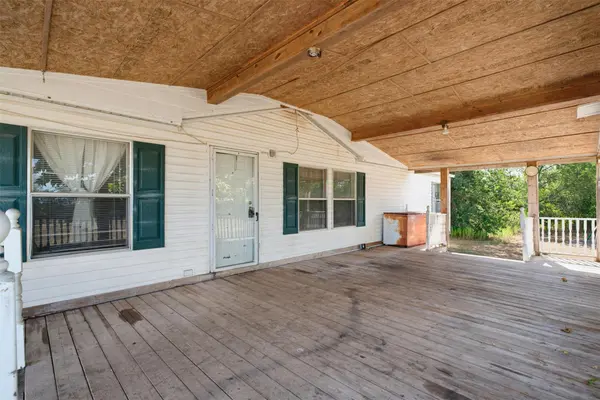 114 Pleasant Grove LOOP, Elgin, TX 78621