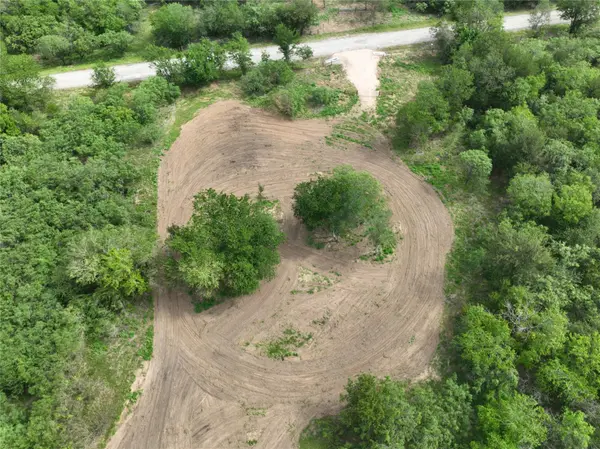 150 Pumper RD, Luling, TX 78648