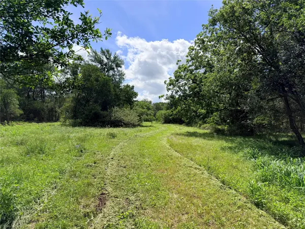 150 Pumper RD, Luling, TX 78648