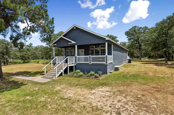 260 Dickerson LN, Elgin, TX 78621