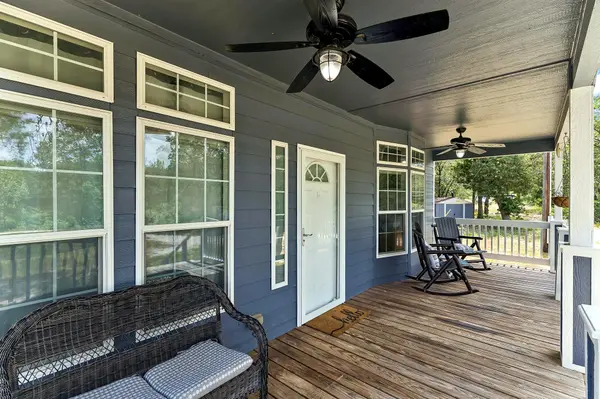 260 Dickerson LN, Elgin, TX 78621