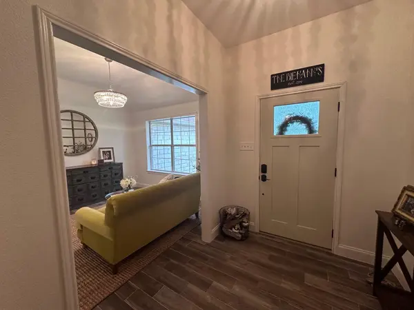 460 Tahitian DR, Bastrop, TX 78602