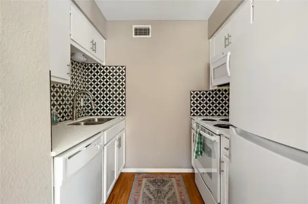 5215 Saint Georges GRN #B, Austin, TX 78745