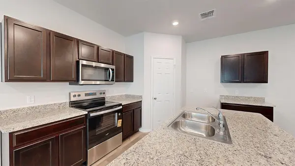 421 Hector LOOP, Georgetown, TX 78626