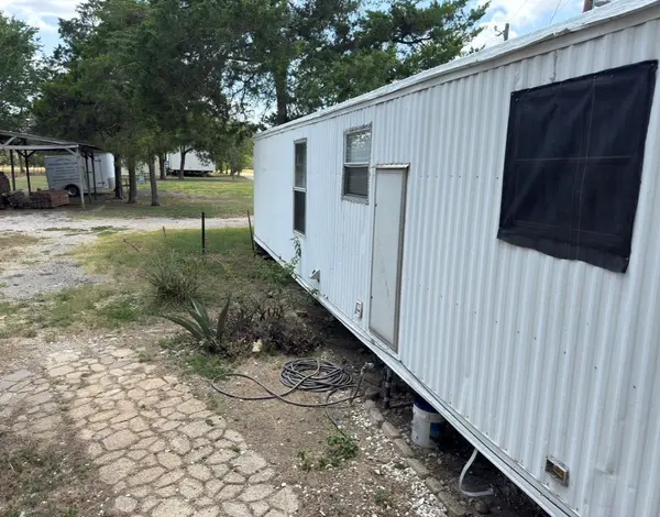 301 Whitetail LN, Dale, TX 78616