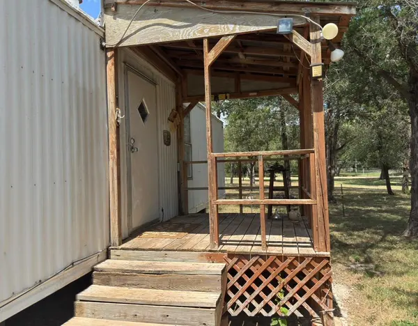 301 Whitetail LN, Dale, TX 78616