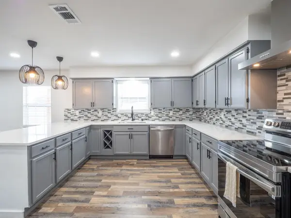 375 Brown RD, Mcdade, TX 78650
