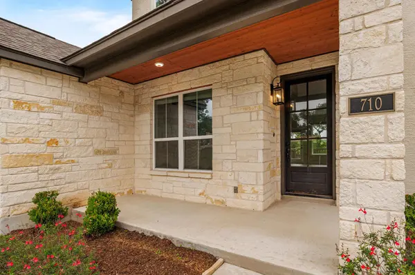 710 Caballo TRL, Canyon Lake, TX 78133