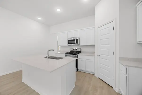 211 Hornet ST, Elgin, TX 78621