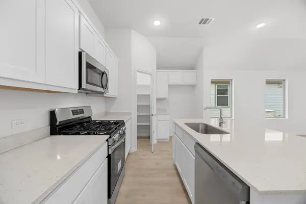 211 Hornet ST, Elgin, TX 78621