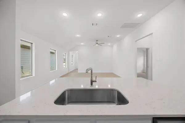 211 Hornet ST, Elgin, TX 78621