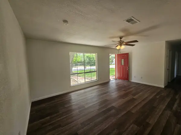 1401 Trinity ST, Lockhart, TX 78644