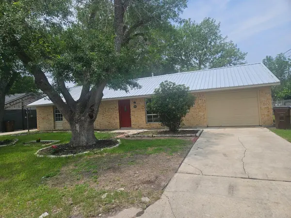 1401 Trinity ST, Lockhart, TX 78644