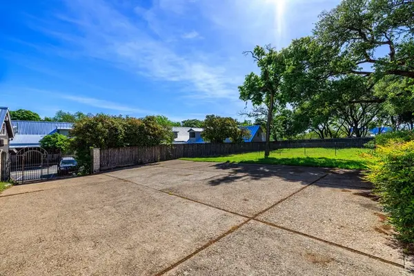 412, 406, 414 E E. Main ST, Fredericksburg, TX 78624