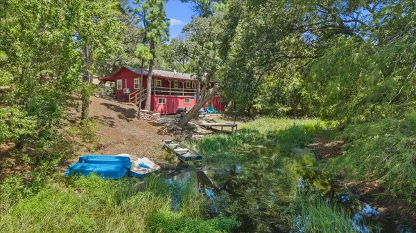 463 Clear Lake DR, La Grange, TX 78945