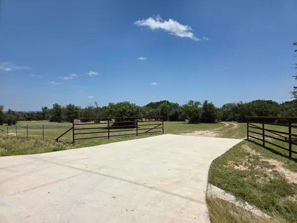 237 Oak Glen LN, Briggs, TX 78608