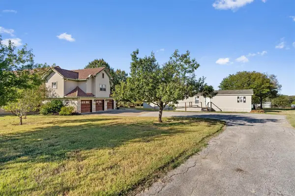 1092 FM 3000, Elgin, TX 78621