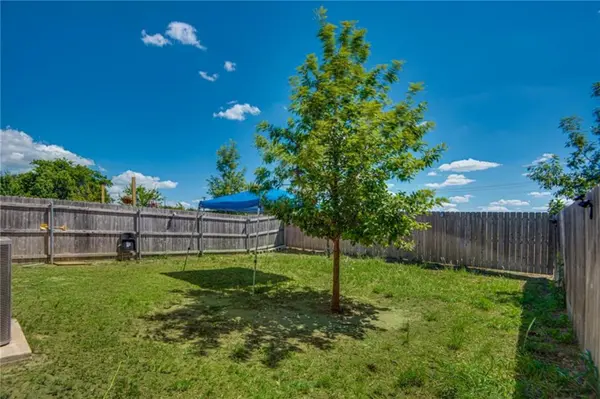 137 Lakeview CT, Kyle, TX 78640