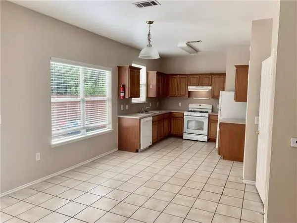 1121 Terry DR #B, Austin, TX 78721