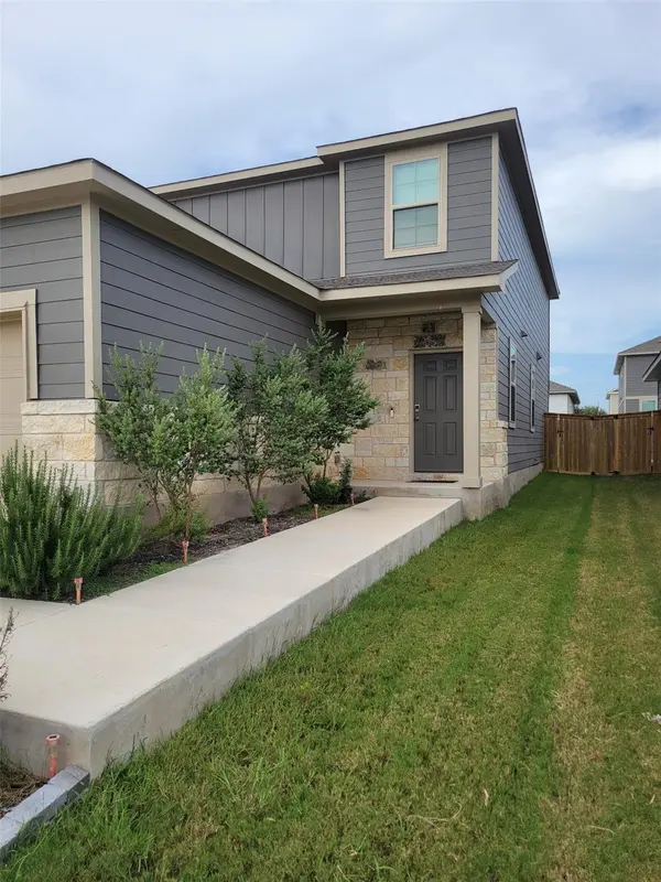 136 Eagles Dare LN, Jarrell, TX 76537