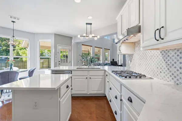 2126 Clear Lake PL, Round Rock, TX 78665