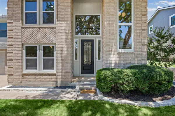 1002 Crestview ST, Round Rock, TX 78681