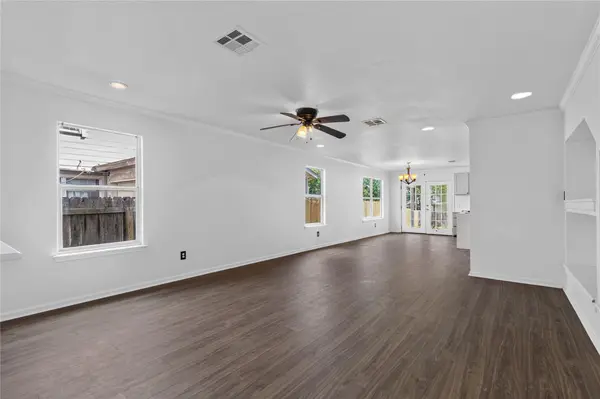 13521 Sea Biscuit DR, Del Valle, TX 78617
