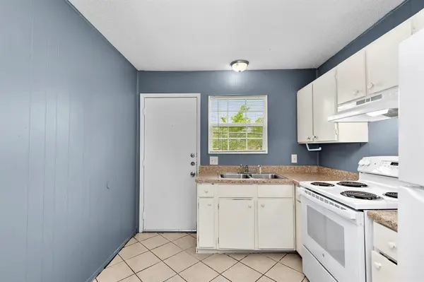 1611 Jones ST #6, Taylor, TX 76574