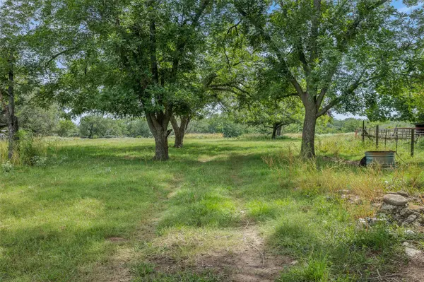 2005 W Grand Ave, Yoakum, TX 77995