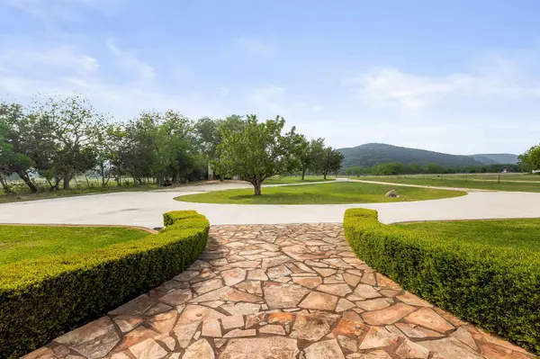 4292 N Us 83 HWY, Leakey, TX 78873